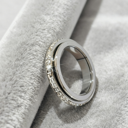 Eleganter Spinner-Ring mit drehbarem Design und Ziersteinen | Aurevia