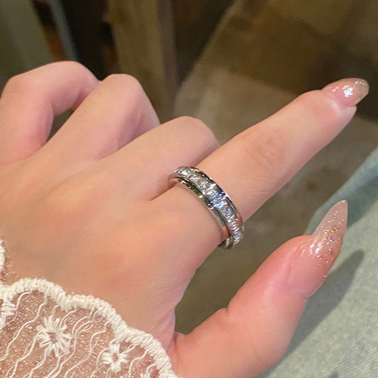 Eleganter Spinner-Ring mit drehbarem Design und Ziersteinen | Aurevia