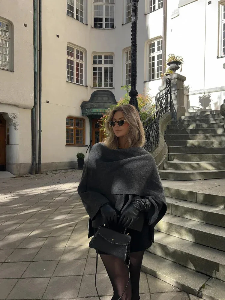 Stilvoller Vintage-Cape-Mantel für Damen in elegantem Design