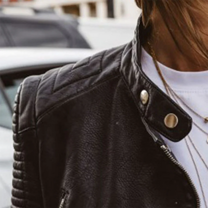 Stylische Bikerjacke für Damen im modernen Design