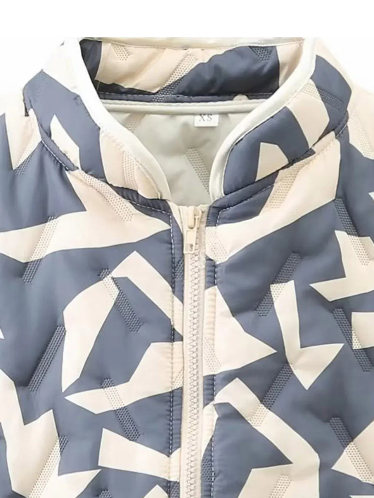 Stylische Steppjacke für Damen, warm und modisch für Alltag und Freizeit.