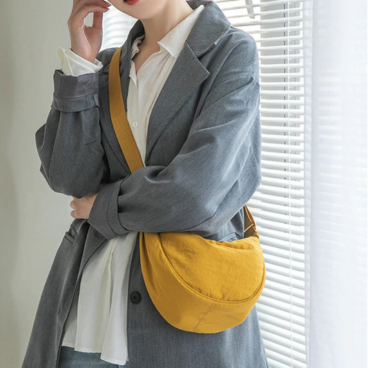 Trendige Halbmond-Crossbody-Tasche für Damen mit modernem Design und praktischem Reißverschluss
