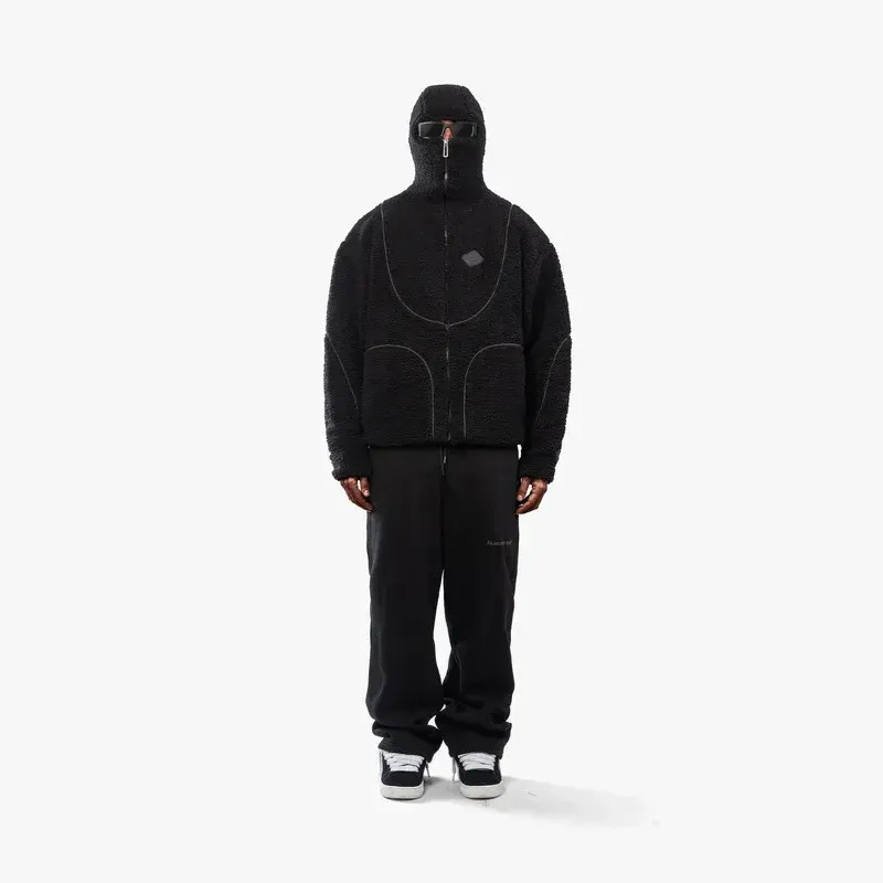 Trendiger moderner Herren-Kapuzenpullover im sportlich-urbanen Design