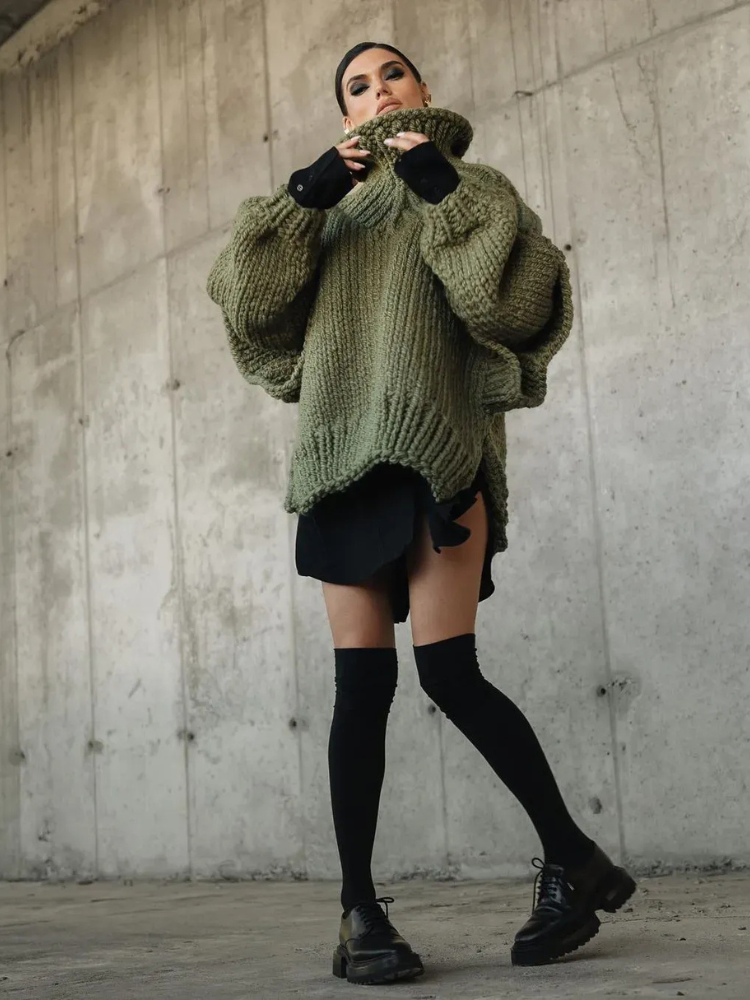 Trendiger Oversize-Pullover für Damen mit Rollkragen in modernem Design