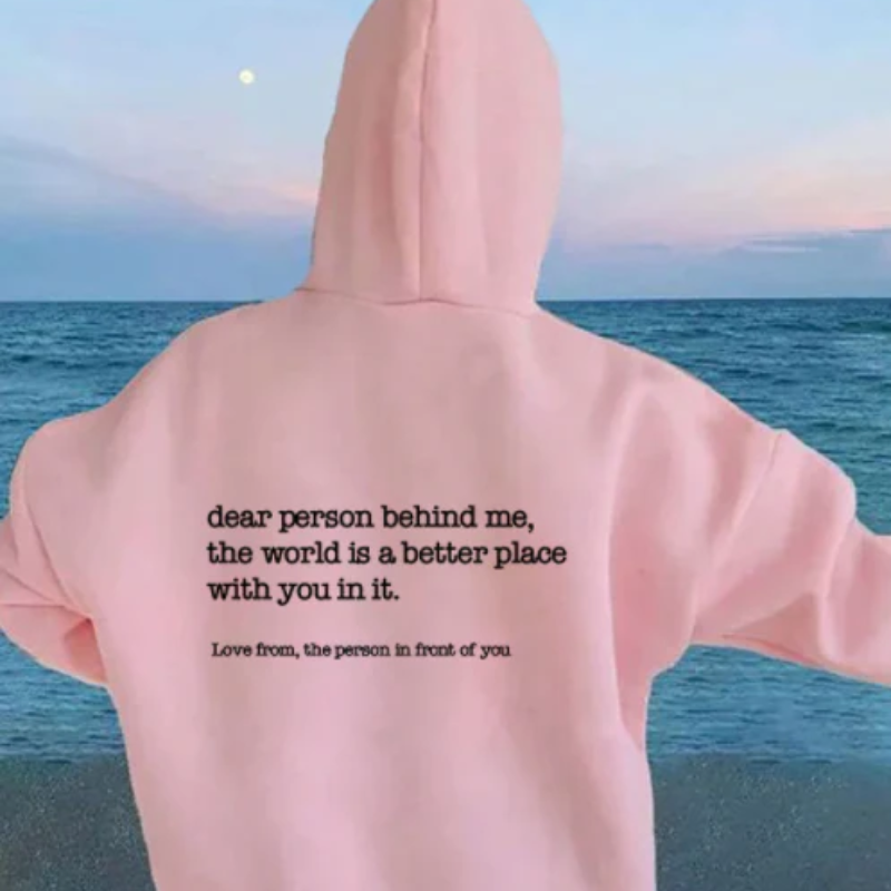 Trendiger Statement-Hoodie für Damen in modernem Design für stilvolle Outfits.