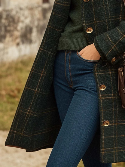 Eleganter Vintage-Karomantel für Damen im zeitlosen Karomuster, perfekt für stilvolle Outfits