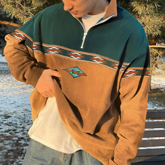Herren Vintage-Pullover mit Retro-Muster im urbanen Stil fotografiert