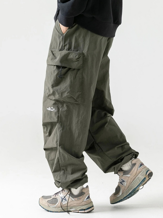Herren-Wanderhosen mit wasserdichtem Design und praktischen Taschen für Outdoor-Aktivitäten