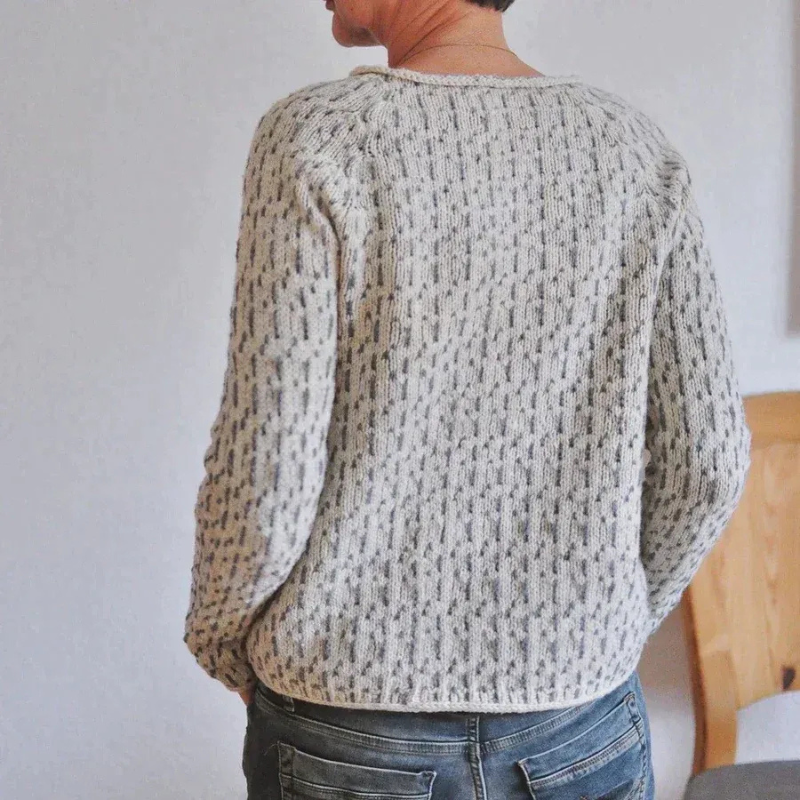 Zeitloser Herbstpullover für Damen in klassischem Design, ideal für Alltag, Freizeit und Büro.